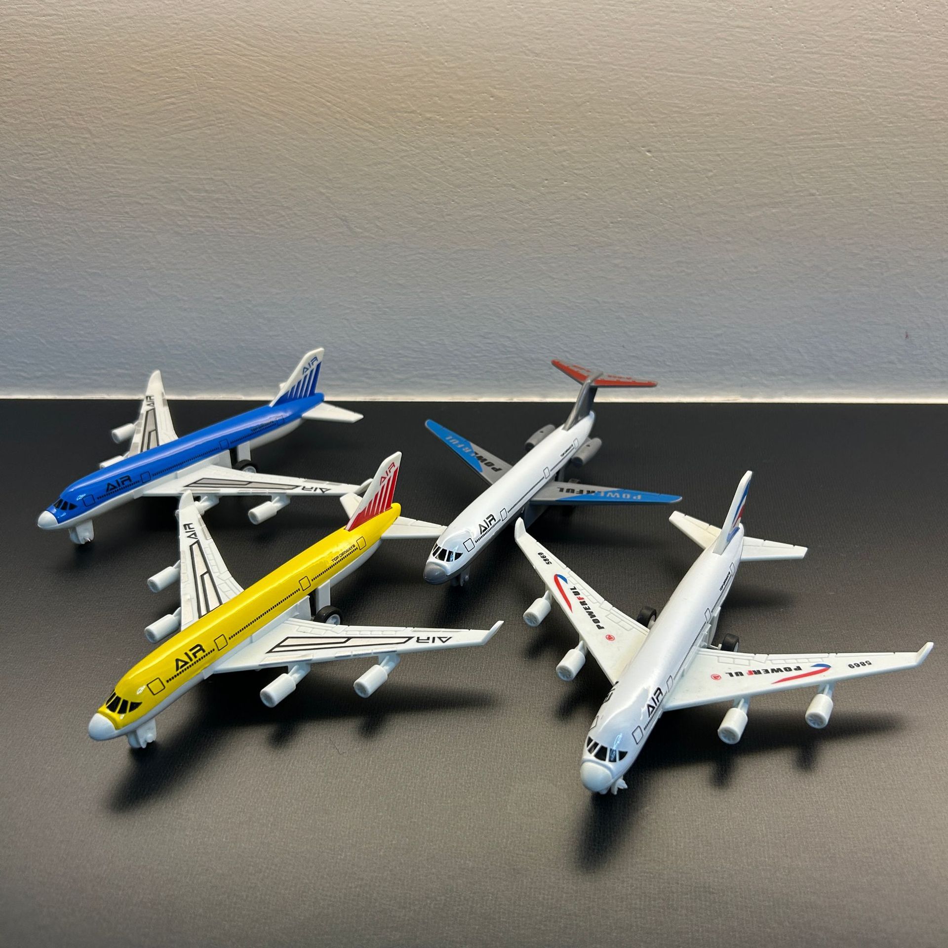 نموذج طائرة مصغر للأطفال، لعبة - مراجعة Model Airplane Plastic وسعره